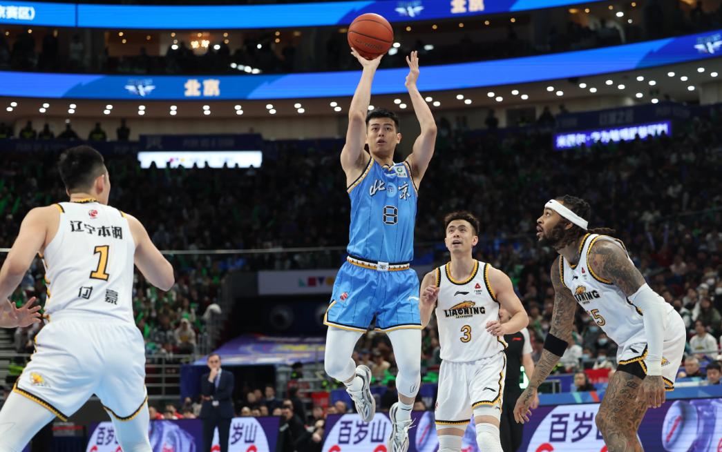 包含亚冠今晚再迎强敌，广厦男篮再遭质疑，主帅态度——更衣室稳定，身体对抗强度拉满的词条